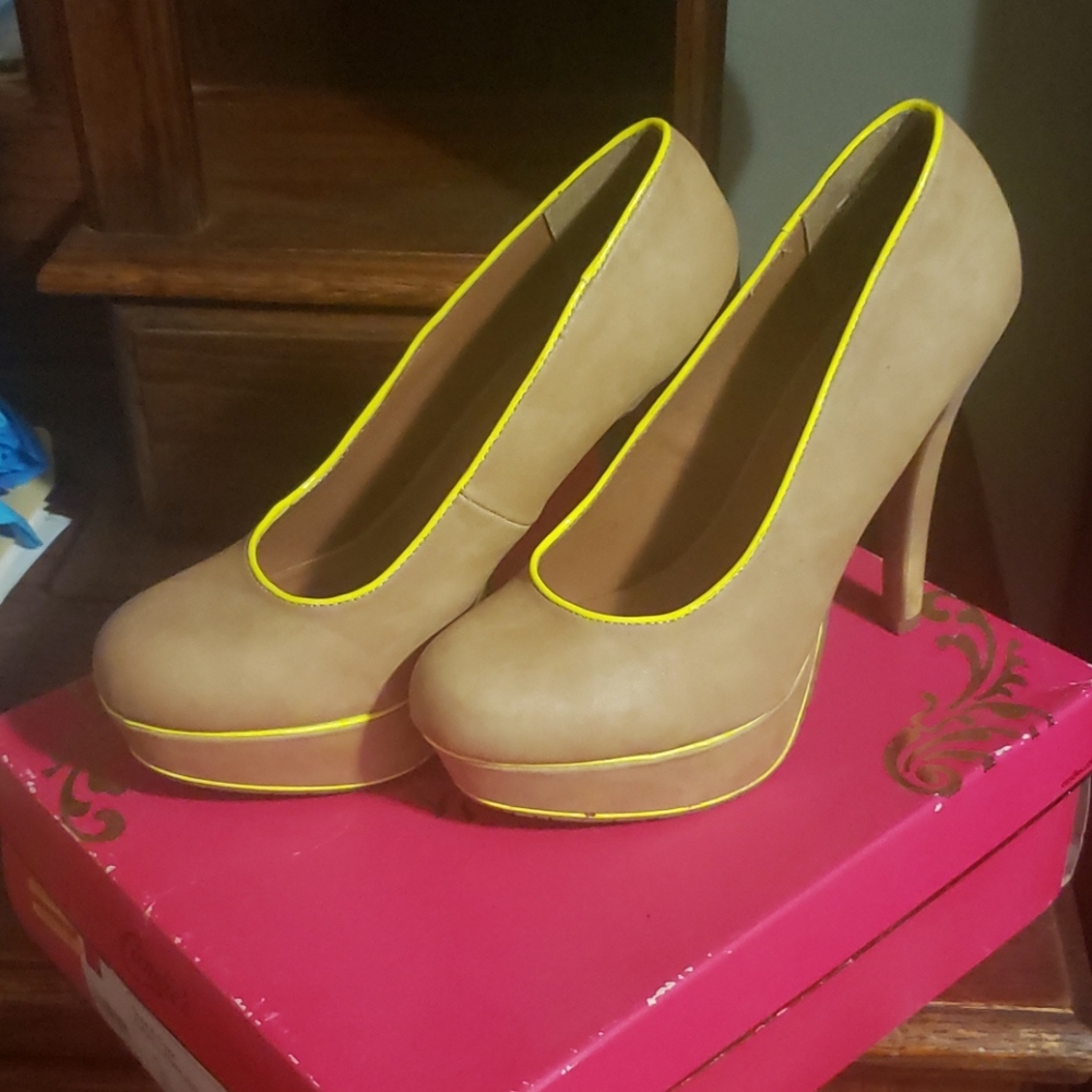 Women's tan heels